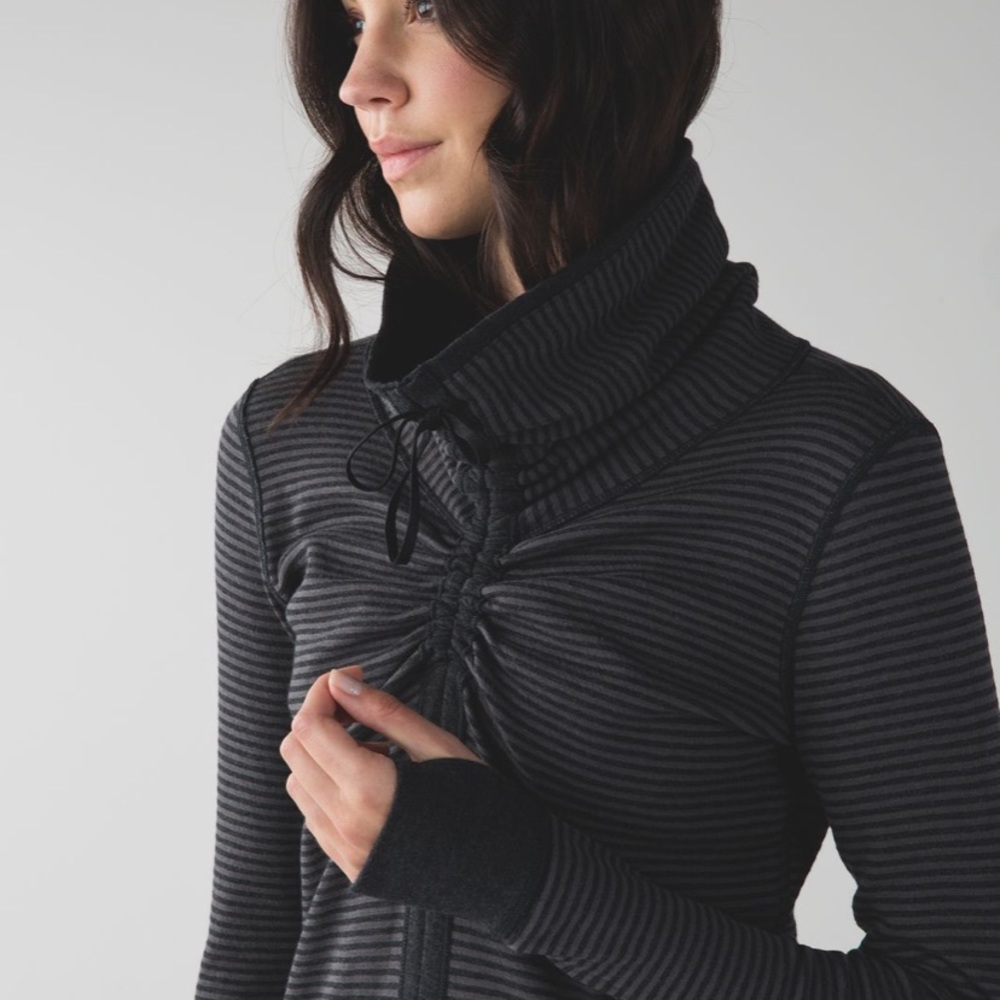 Lululemon In A Cinch Tee